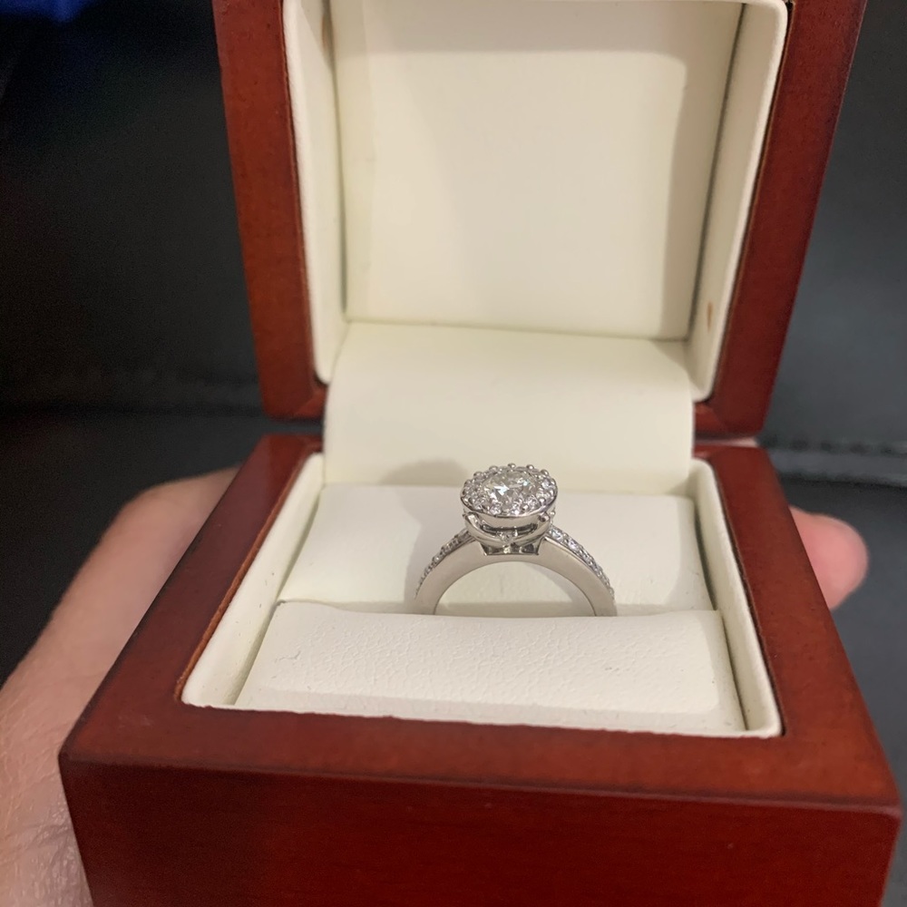Platinum diamond ring - Picture 2 of 2